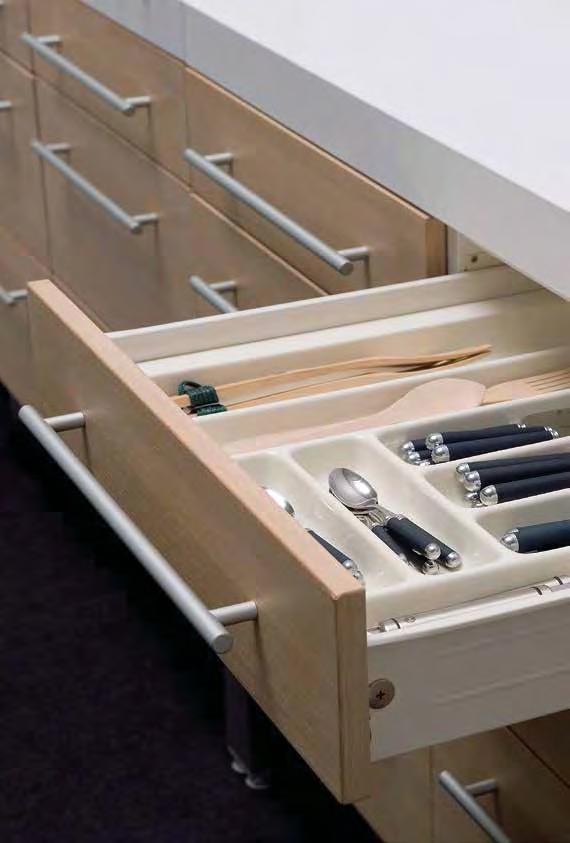 SUPRADRAWER DRAWERS&RUNNERS WHITEMMSUPRADRAWER L WHITE BOXQTY 470101 470102 10 470103 32 FRONTCONNECTORPERPAIR WHITE 470105 Each reference consists of a complete set.
