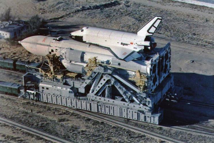 24 Giant launchers An Energia rocket with Buran shuttle on its rail transporter/erector system.