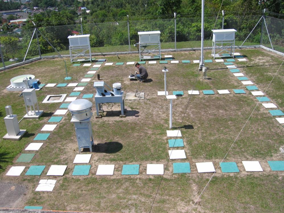 closer towards the implementation of smart sensor technology (IEEE1451) standards in meteorological instrumentation. 2.0 MALAYSIA INTEGRATED AUTOMATIC WEATHER STATIONS (AWS) 2.