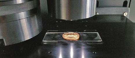 3 shows an image of a 10-yen coin placed on the stage. It was viewed using the microscope camera through the reflecting objective mirror (Cassegrain).