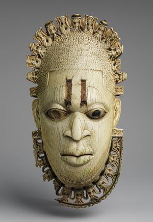 The mudfish symbolize the god of the sea, wealth, and creativity, Olokun. Worship of nature deities was common in African culture.
