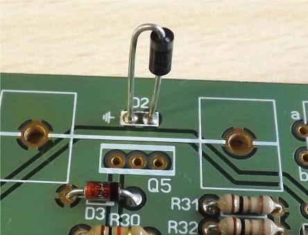 The end with the gray band goes to the hole marked GND DV is the varicap diode in SMD format that is already soldered.