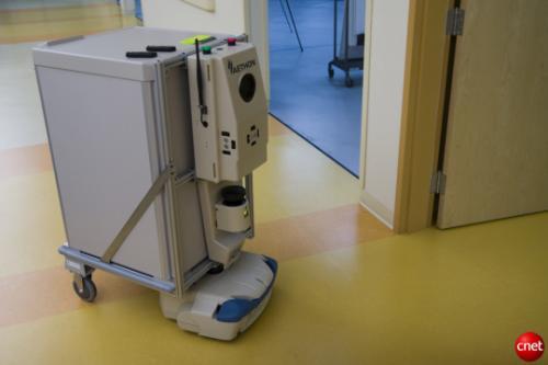 Another hospital delivery robot Experimental delivery