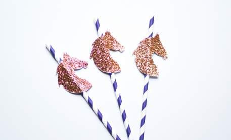Straws and cups with horses colourful straws paper cups glitter