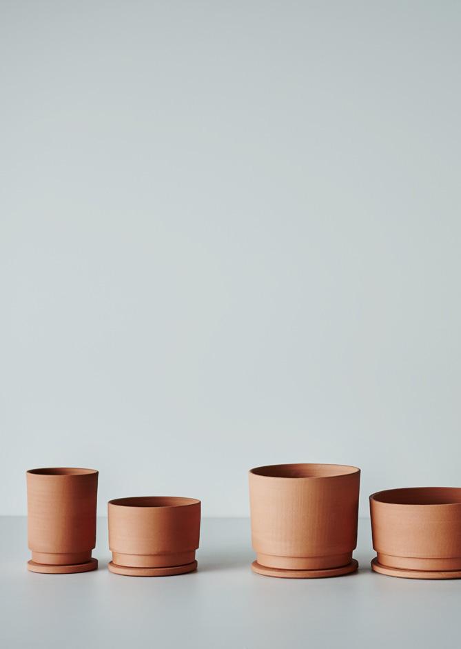 UNDERCUT PLANTER SIZING Undercut planters are available in small, medium and large sizes with two format options - low or tall, within each size.