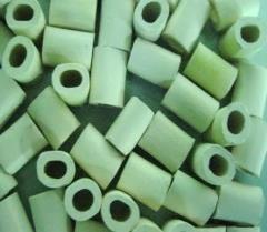 a patru tipuri de suporți ceramici (materiale poroase proiectate special pentru procesele de formare a biofilmului), denumite (Biomax, Biomech, Biopearl și Cerambios ).