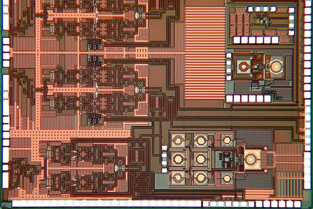 2017.07.03 AWAD A. Matsuzawa, Tokyo Tech. FUJITSU 65nm CMOS Chip photo 4.2mm TX BB in 9 I MIXER LO BUF. TX out RX in PA LNA Q MIXER IMIXER & RF amp LO BUF. LO BUF. Q.OSC.