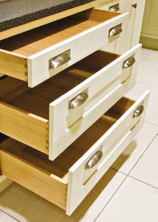 A range of functional accessories to suit both metal and oak drawers are available.