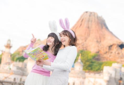 The Disney Friends will be sporting their must-have fashion item, the Easter Bunny Bonnet (a prettily decorated hat complete with bunny ears), to make Easter at Tokyo DisneySea a fashionably fun