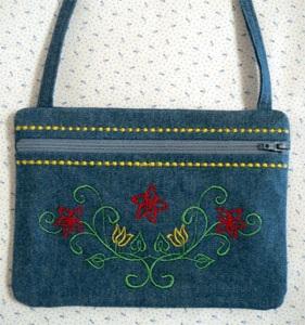 For clutch type purse (no strap) or purse with chain link strap, use tape to secure all corners and edges and stitch the next two steps, which will attach the