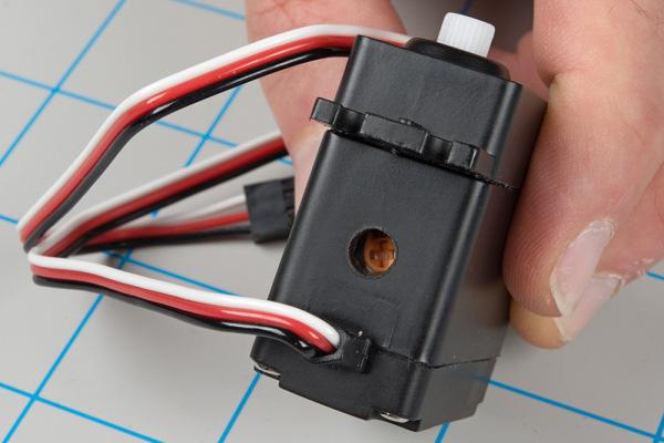 Otherwise, they re very similar to regular RC servos they use the same power supply, control signals, 3-pin connector, and are available in the same sizes as RC servos.