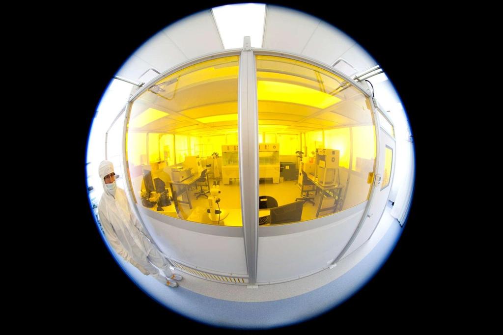 Facilities clean room facilities for testing nanocarts has