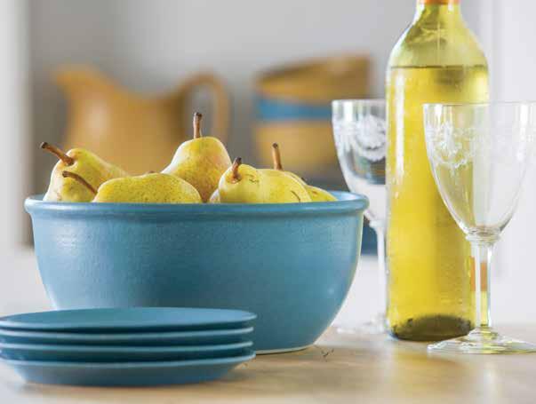Classic Dinnerware The satin finishes here Elements Gold and Elements Blue play well with other glazes beautiful alone beautiful mixed TRUST BENNINGTON Use our lead-free