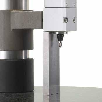 Long lateral elements within the measuring loop are to be avoided. HEIDEN- HAIN offers a stable gauge stand as an accessory.