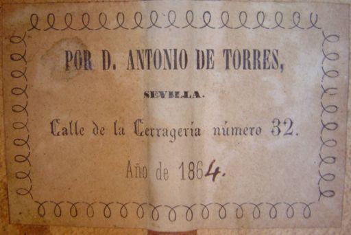 3.5 Label The label reads: POR D. ANTONIO DE TORRES, / SEVILLA. / Calle de la Cerrageria número 32. / Año de 186[4.