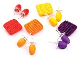 Silicone set includes; 4-2" x 2 1 8" x 3 4" spreaders and 4 pairs of corn