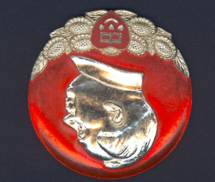 Reverse: "Long Life to Mao Zedong"; Made in Shanghai 5 cm diameter metal pin with raised silver profile of Mao center, surrounded by smooth field of red.