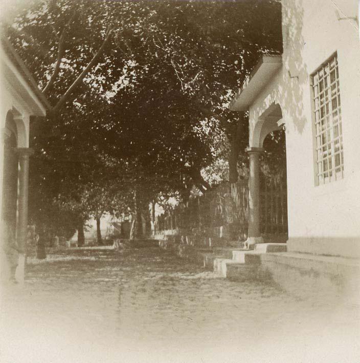 000,00 32 SMYRNE (IZMIR). View at the Villa Bellagio. ca. 1903. Original photograph, gelatine silver print, 9 x 9 cm.