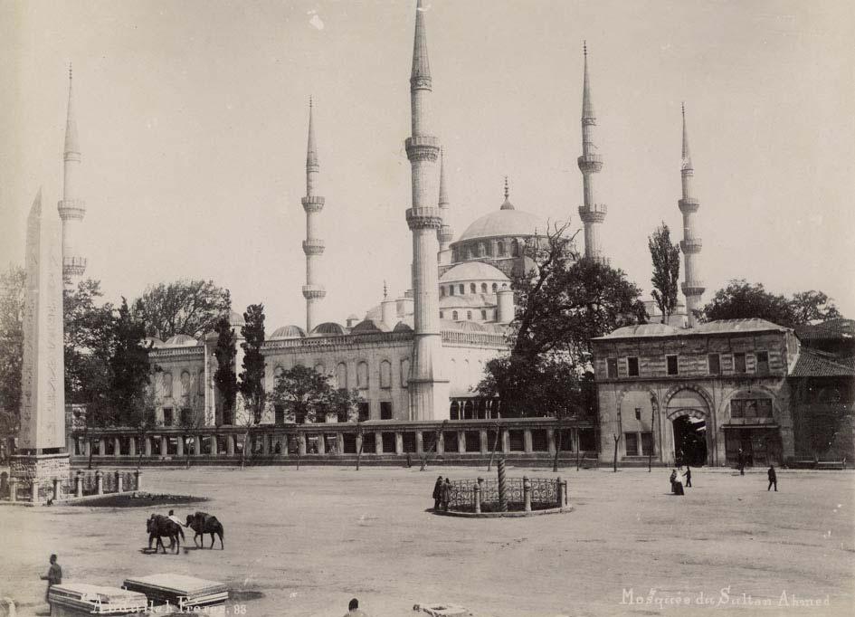 2 ABDULLAH FRÈRES. Mosquée de Sultan Ahmed. ca. 1875.