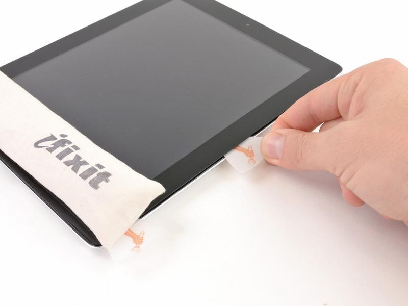 Step 12 It may be necessary to move the heated iopener back onto the right edge of the ipad as you release the adhesive.