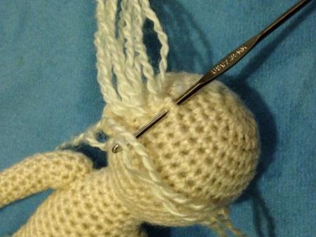 (Note: I split each strand of 4-ply yarn into 2 strands of