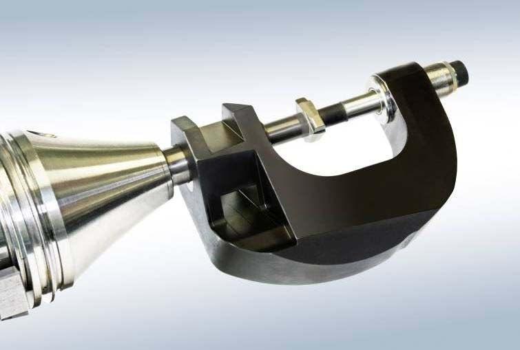 CENTRO HIGHLIGHTS flexible A-axis with 360 slewing range.