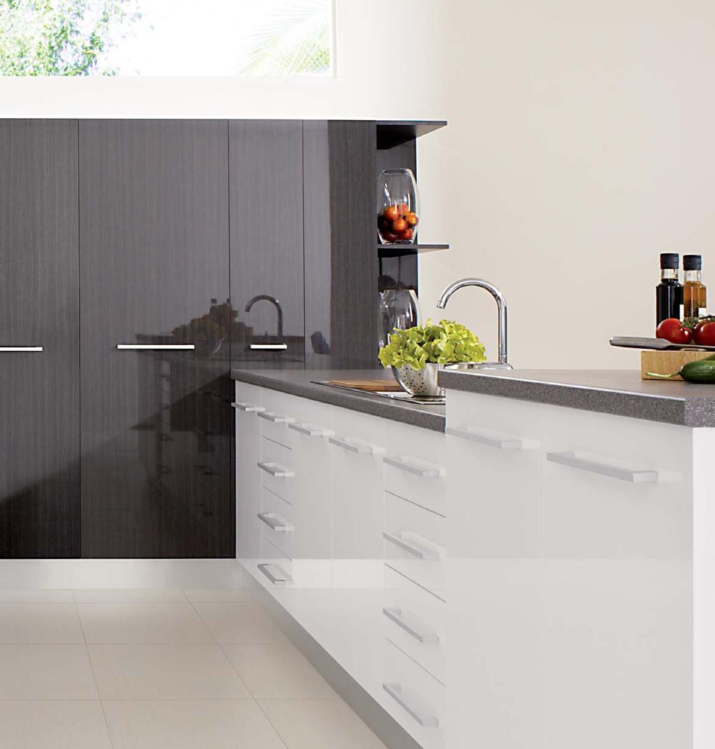 LAINAE bench top in Phantom Quartz att CREAEC doors in Ultra White and Shannon Oak KICK in Brushed Aluminium he bench top sets the tone of your kitchen, and it can be the highlight if you want it to