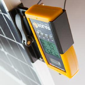 u Wirelessly receive irradiace ad temperature measuremets from Solar Survey 200R Usig Seaward Solarlik TM coectivity, the PV200 ca wirelessly capture ad record real-time irradiace, ambiet temperature