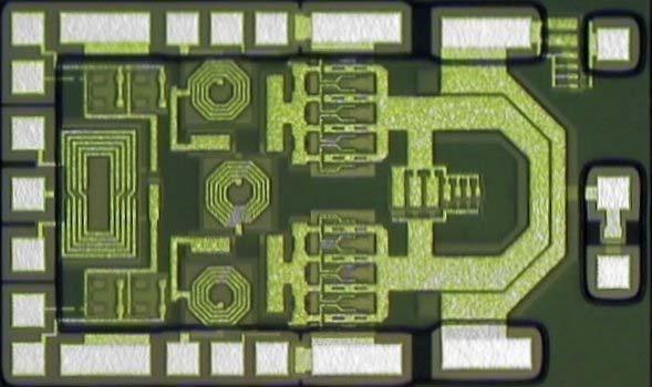 3.3 V operating Single-Chip CMOS PA (1 x 1.