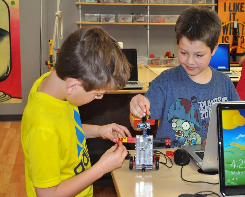 Why is Robotics Important? Engaging & Enabling 1. Students find STEM topics engaging when attached to robotic projects. 2. Interdisciplinary.