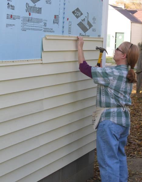 83. Install Siding Refer to Appendix G, Siding Information for siding installation details. A few guidelines follow: 1. Plan the overlaps so seams are less noticeable from the desired viewing angle.