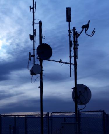 WIRELESS SERVICE PROVIDERS Grow Services Profitably 2G, 3G, 4G/LTE macro-cell, and smallcell backhaul Add/overlay wireless backbone capacity Disaster preparation with resilient links Extend network