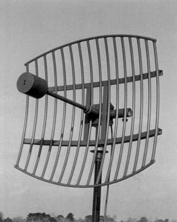 Tactical Microwave Antennas 1350-1850 MHz APL-3T Series The tactical microwave antenna APL-3T operates in the 1350-1850MHz frequency band and can be installed at the top of a vertically erected mast.