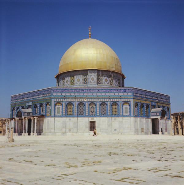 2010 AP ART HISTORY FREE-RESPONSE QUESTIONS 6. The building shown is the Dome of the Rock in Jerusalem.