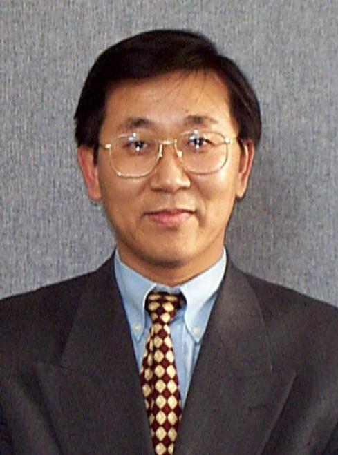 3 Yichuang Sun (M 90-SM 99) received the B.Sc. and M.Sc. degrees from Dalian Maritime University, Dalian, China, in 1982 and 1985, respectively, and the Ph.D. degree from the University of York, York, U.