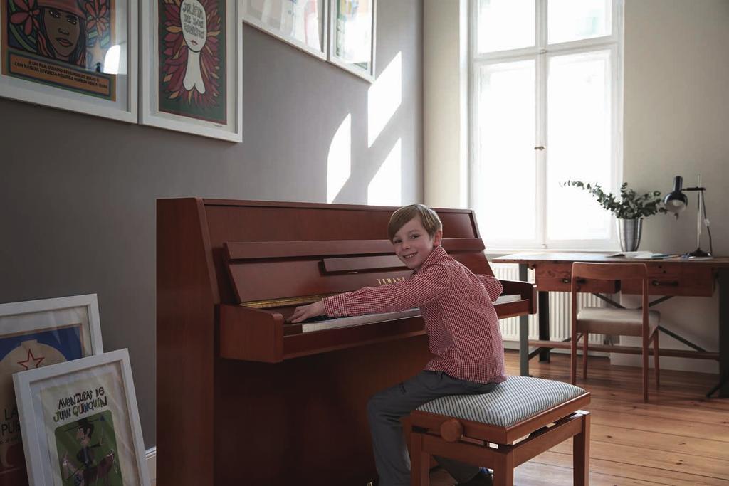 b series Designed to offer Yamaha quality at the most affordable level, b Series pianos draw on everything we have learnt from over 100 years of piano production.