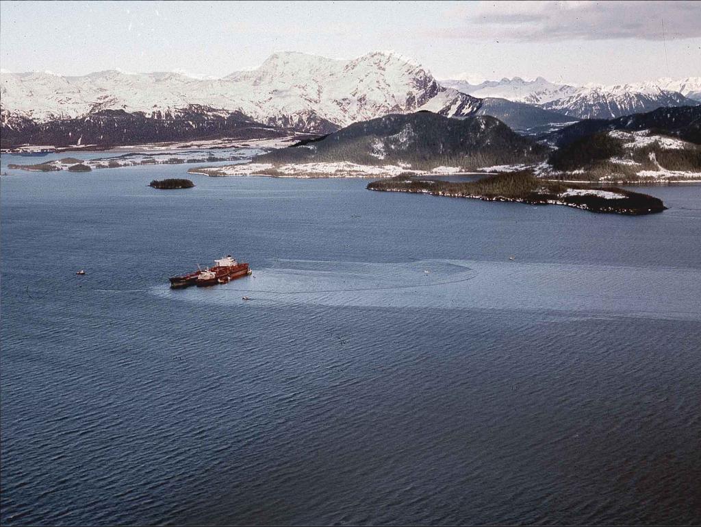 Chapter 4 Spills and the Provincial Moratorium 1989 Exxon Valdez 1989 Nestucca Barge 1989 Provincial Moratorium Imposed