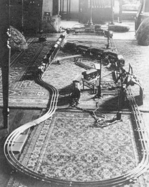 FADING OF THE TOY TRAINS This 1916 layout cost about $60, of a lot of money when an average worker earned $5 a week. Both Ives and Lionel advertised their products as a Father and Son hobby.