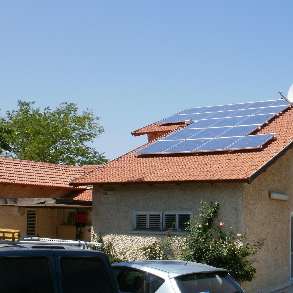 Building Attached PV Applications (BAPV) Tile-on Roof