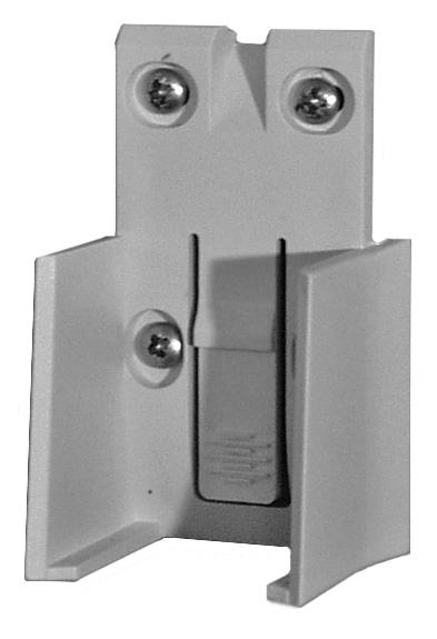 To avoid accidental activation if the EPIRB is removed from its mounting, the bracket is in two sections.