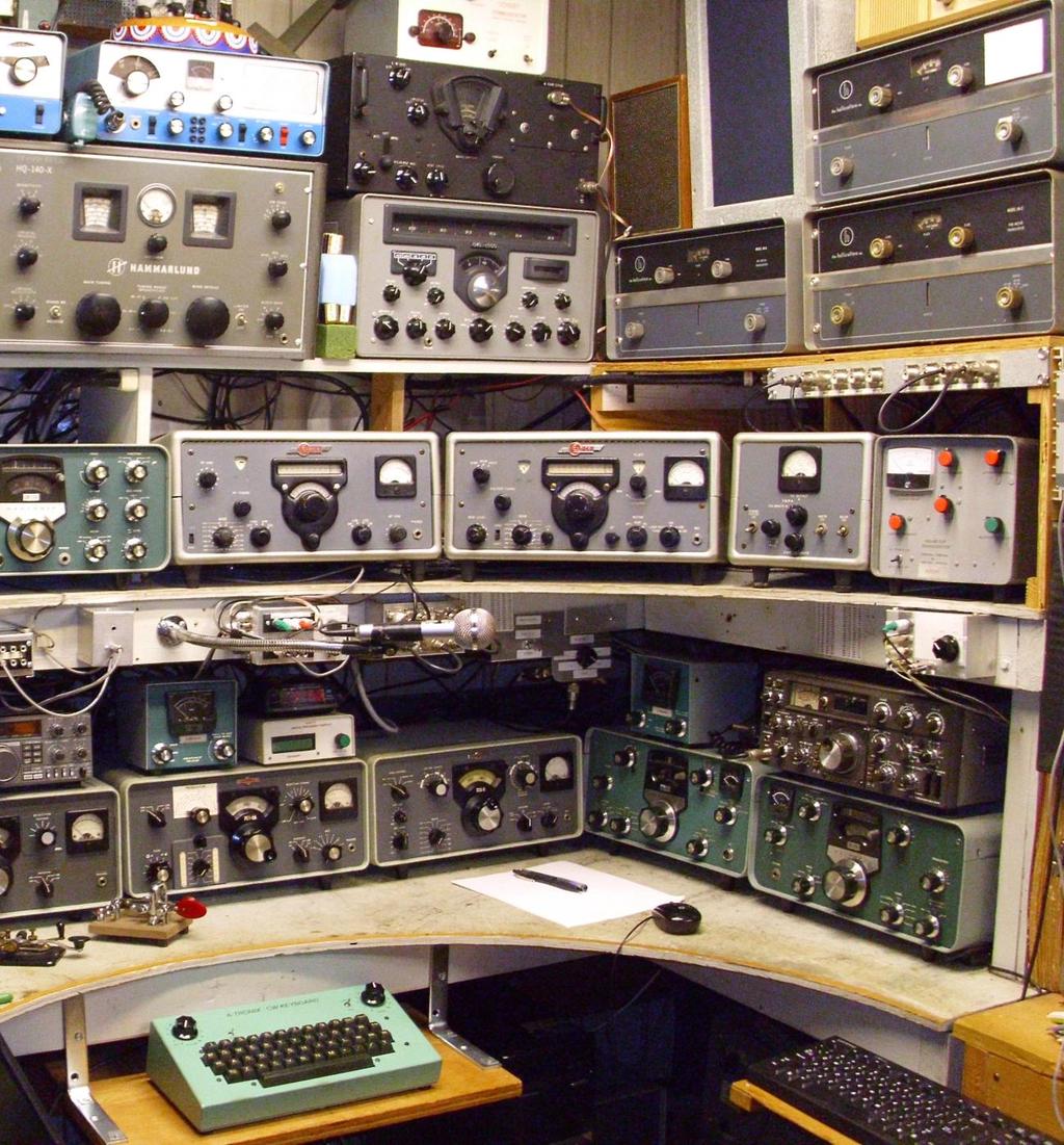 Main operating position right side: From bottom 1 st row: Collins 75S-1 receiver; Collins 75S-3A receiver; Collins 32S-3 transmitter; Heath SB-401 transmitter; Heath SB-301 receiver.