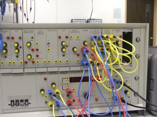 The plug-in modules used in this experiment are the analog switch module, twin pulse generator, VCO, and tunable LPF.