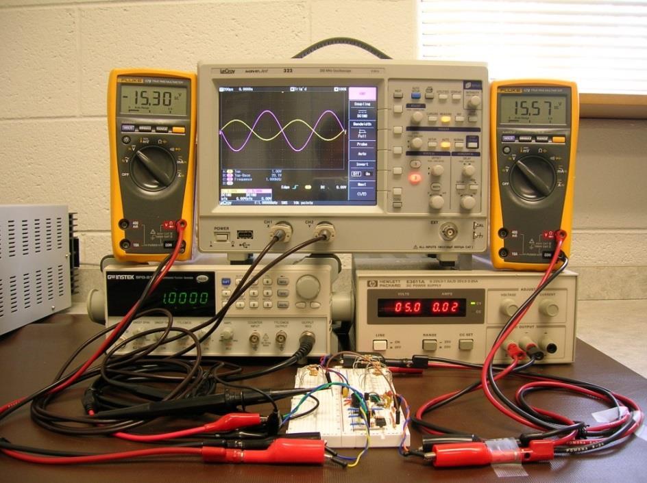 circuits with that of simulation. The lab component presented here focuses on connecting converter topology theory, SPICE simulation, circuit construction, measurement, and verification. 3.