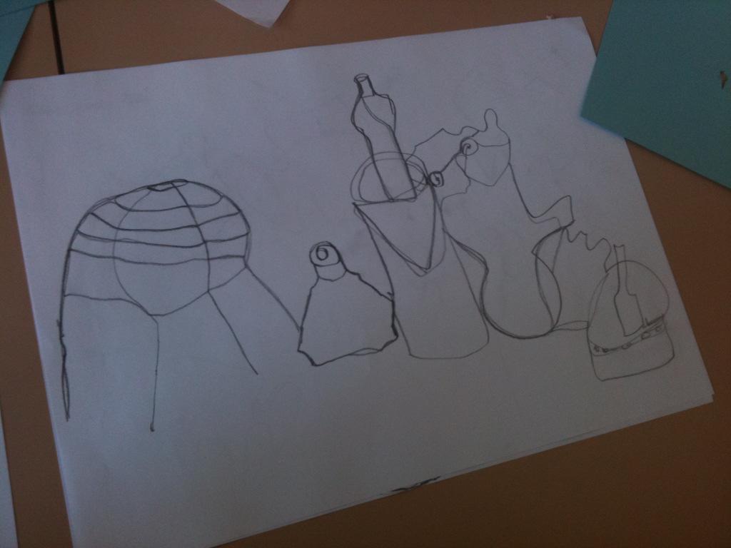 Drawingwithouttaking yourhandoffthepaper Ask the children to arrange several objects on the table in front of them.