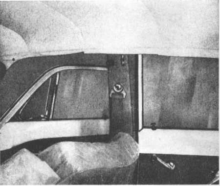 Fit the headlining starting at the back, see Fig. 73. The rear stretchers are attached with clips, one on each side. The other stretchers are placed on the sheet metal edge over the doors.