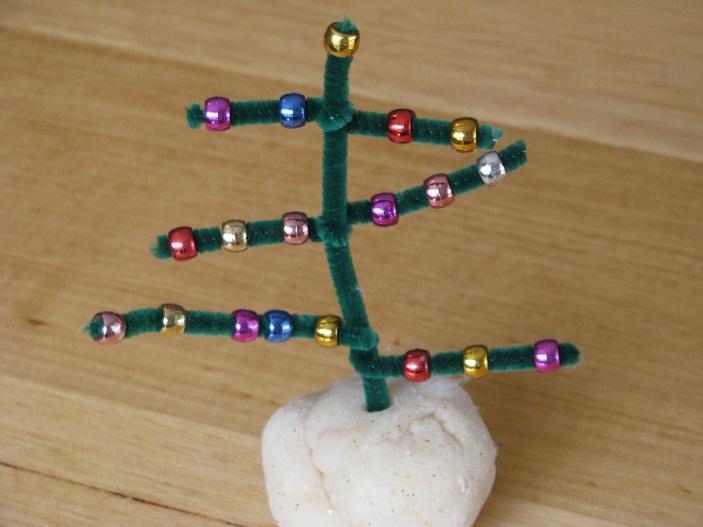 Pipe Cleaner & Bead Christmas Tree You will need Two green pipe cleaners Assorted coloured hollow beads Blob of Christmas play dough page 5 1. Cut pipe cleaners into four lengths.