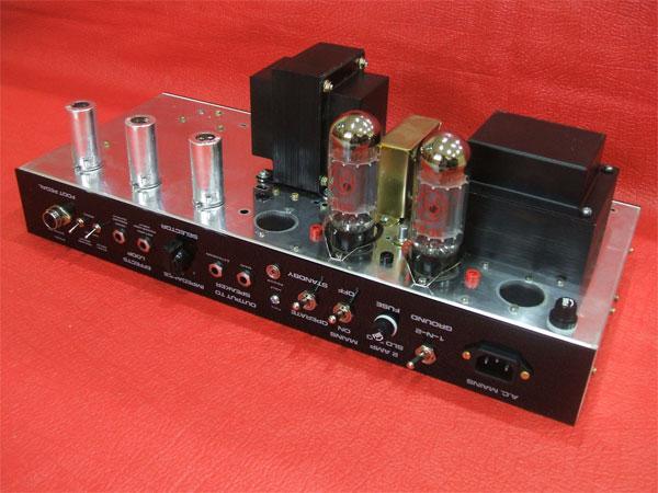 5) TUBE COMPLIMENT AND EXTERNAL BIAS JACKS AND ADJUSTMENT 50W Overtone Special 100W Overtone Special From left to