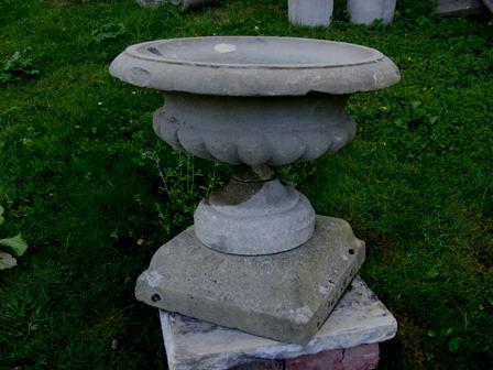 'campana shaped urn on