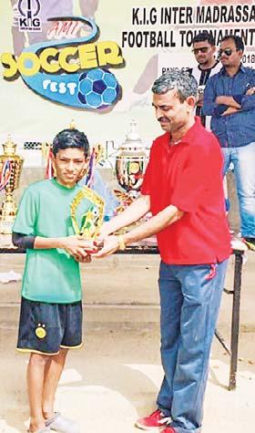 The Fahaheel English Madrasa Team lifted the Shifa Al Jazeera Al Nahil Championship Cup after defeating Fahaheel Malayalam madrasa 1-0.