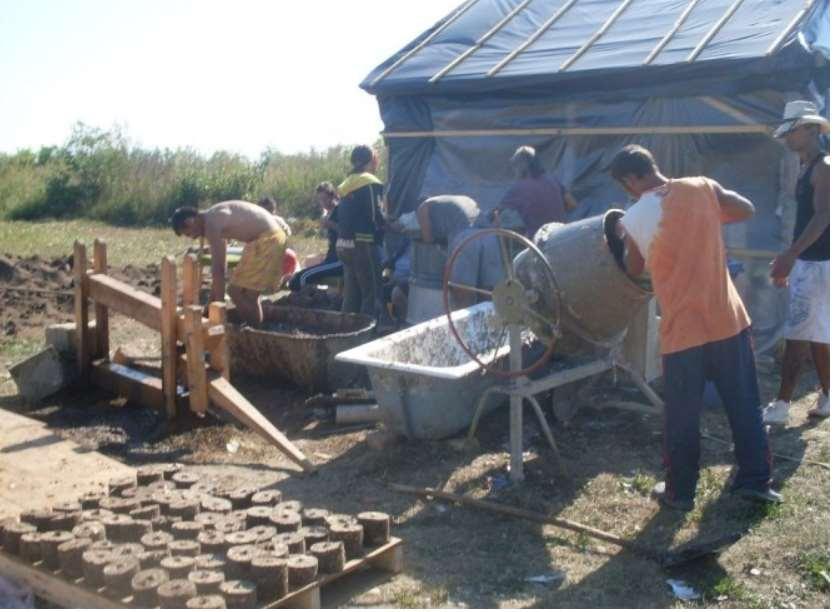 Social Innovation combating fuel poverty Example Hungary, Told village (at the Romanian border) Biobriquettes producing biobriquettes from straw, woodwaste, etc.